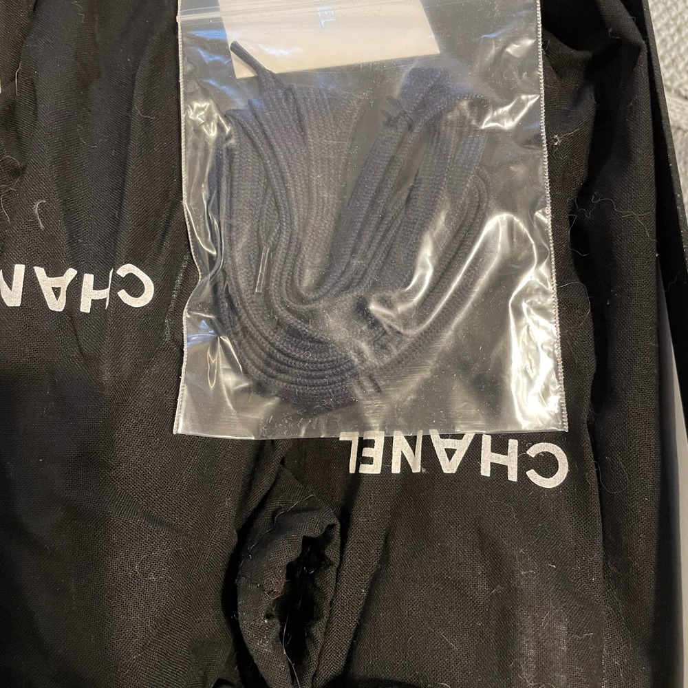 Chanel sneakers navy velvet & silver - Picture 11 of 11